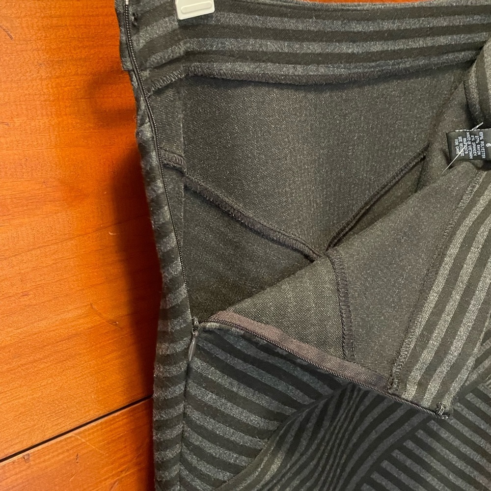 NWOT Grace Elements Woman’s geometric black and gray striped skirt size 6 - Picture 4 of 6